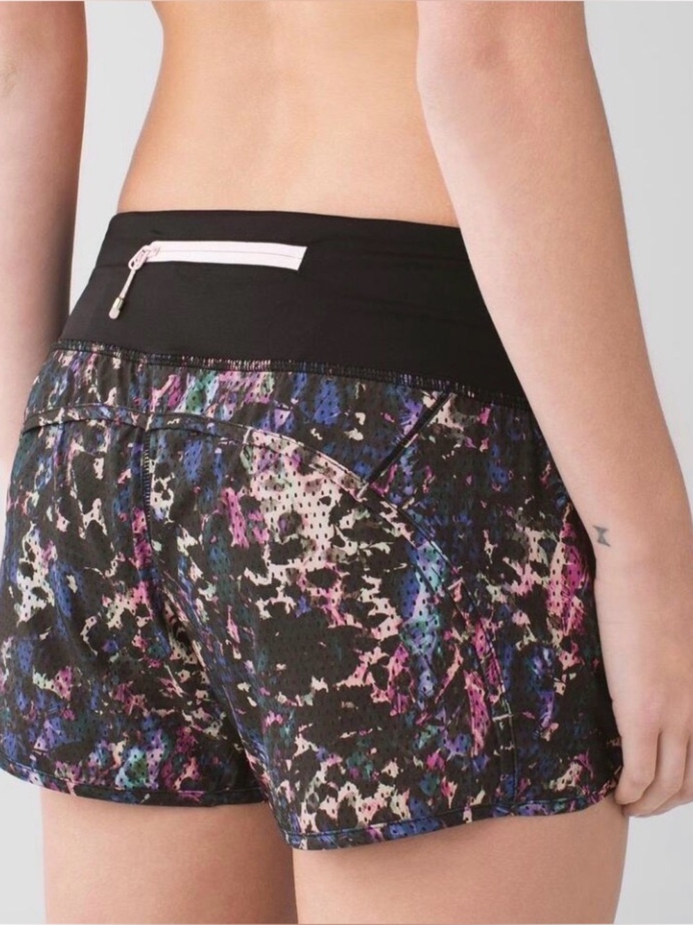 Lululemon Run Times Shorts  Floral Sport Black Multi Athletic Sz 4 Running